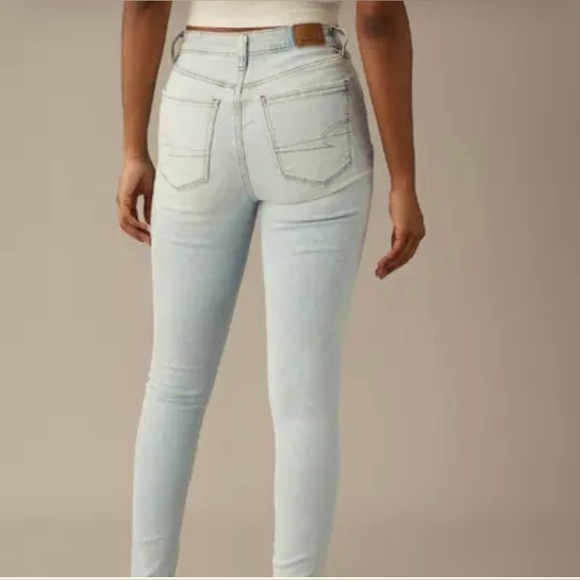 American Eagle Outfitters TikTok Light Wash Skinny Jeans Size 4 Long NWOT - Picture 1 of 6